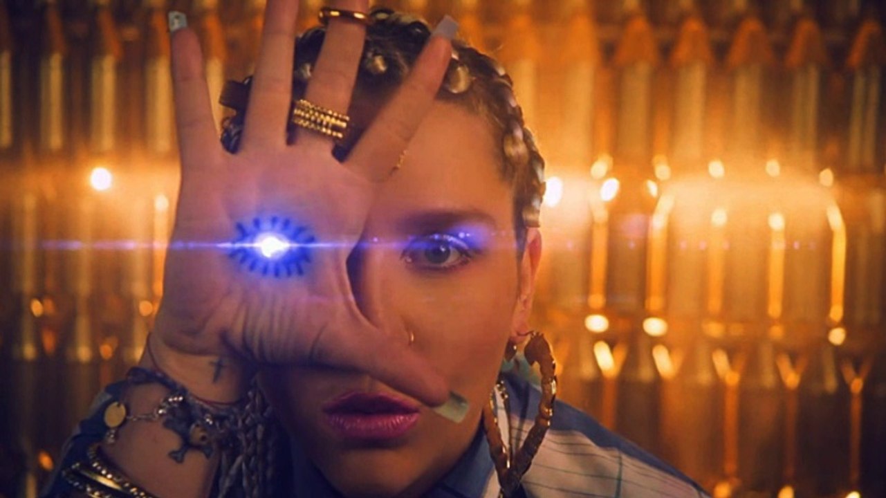 Stars illuminati - Evolution vers le  satanisme avant et après (Johnny Depp, Brad Pitt, Britney Spears...)