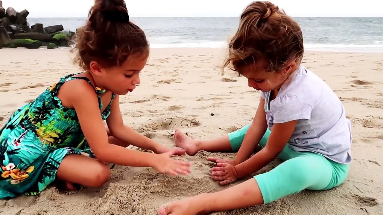 BAD BABY FREAKS OUT ICE CREAM MESS!!! - MaddaKenz Kids Toy - Giant Playtime Girls Family Show Vlog-PVas09HP9ps