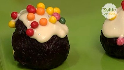 Cake pops de Oreo. Bolitas de galletas Oreo y queso.