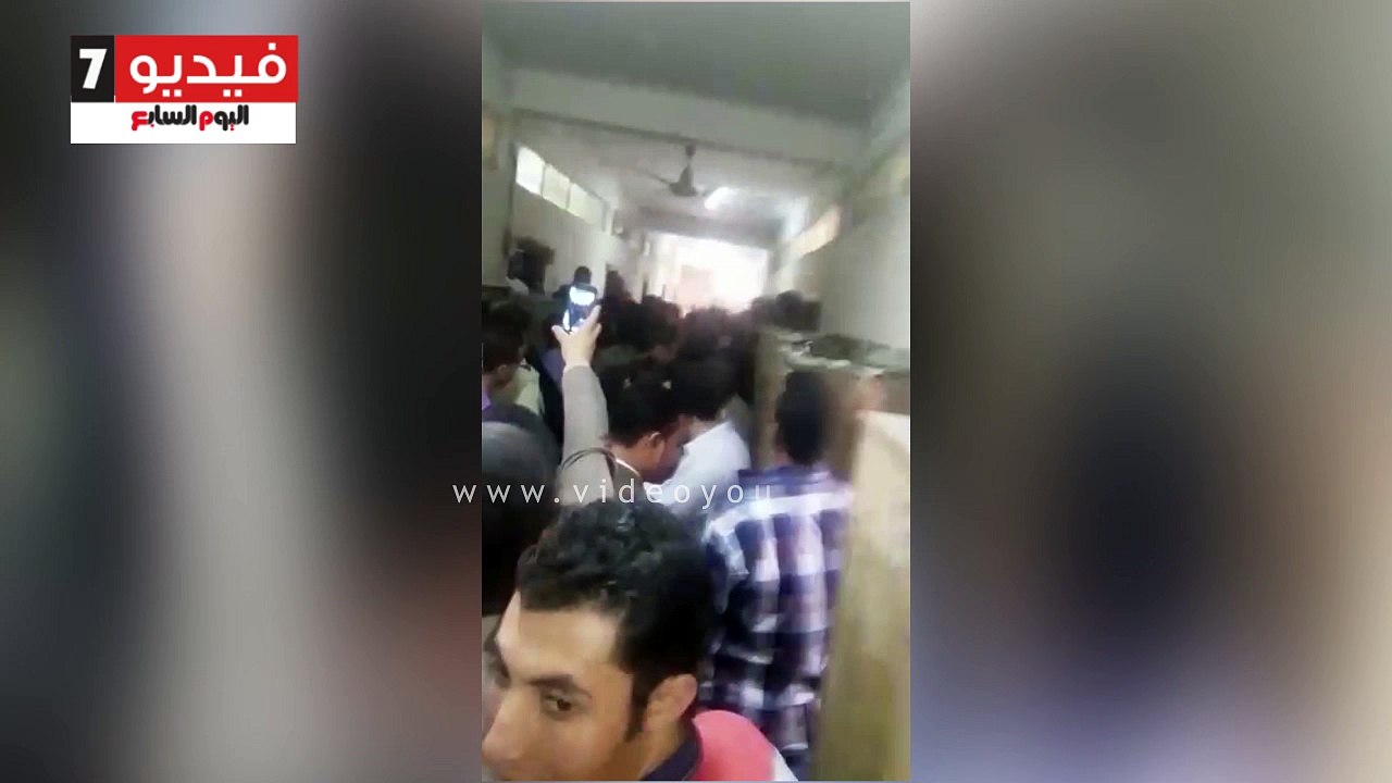 تجمهر عدد من المحامين بمحكمة طوخ اعتراضا على حبس زميلهم