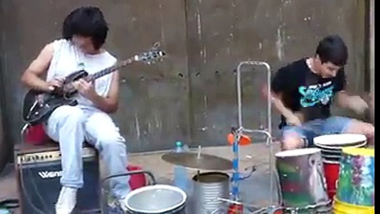 Senin Çöp Diye Attıklarınla Millet Müzik Yapıyor