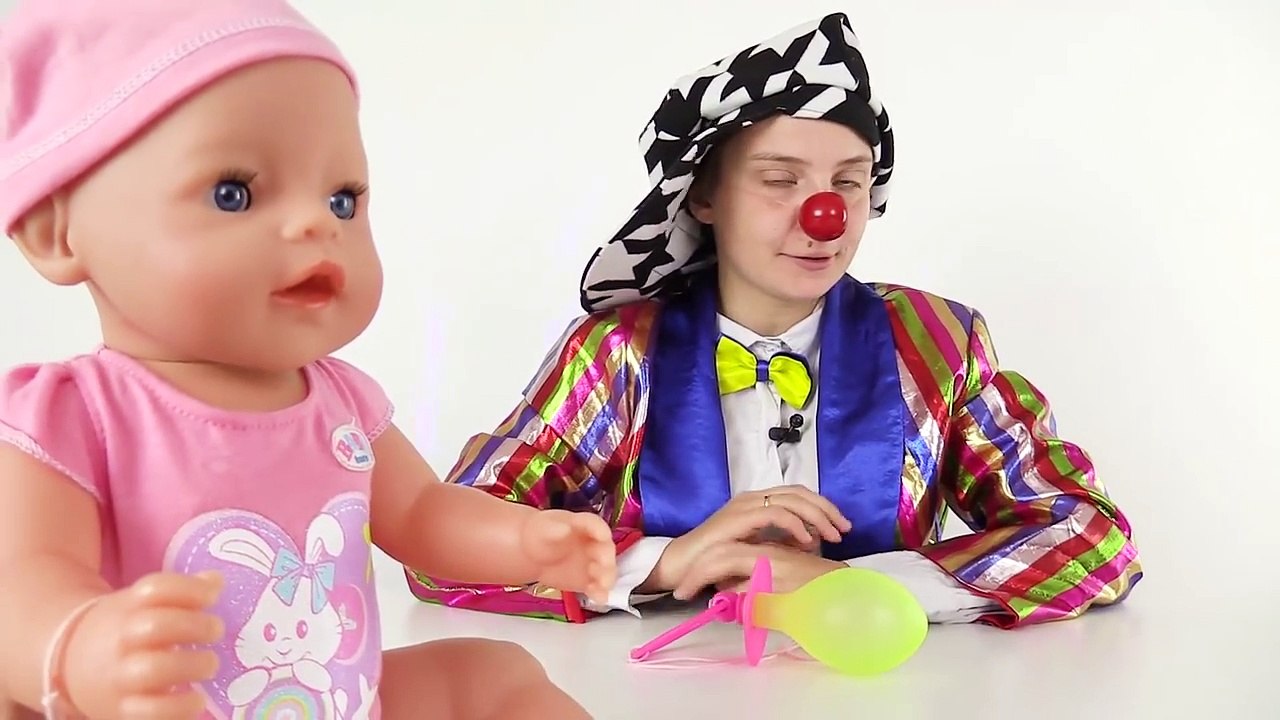 Funny clown videos for kids with Le Clown. Guess what is this cute yellow toy!