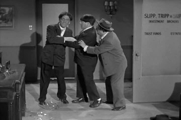 The Three Stooges - S 14 E 4 - Hold That Lion