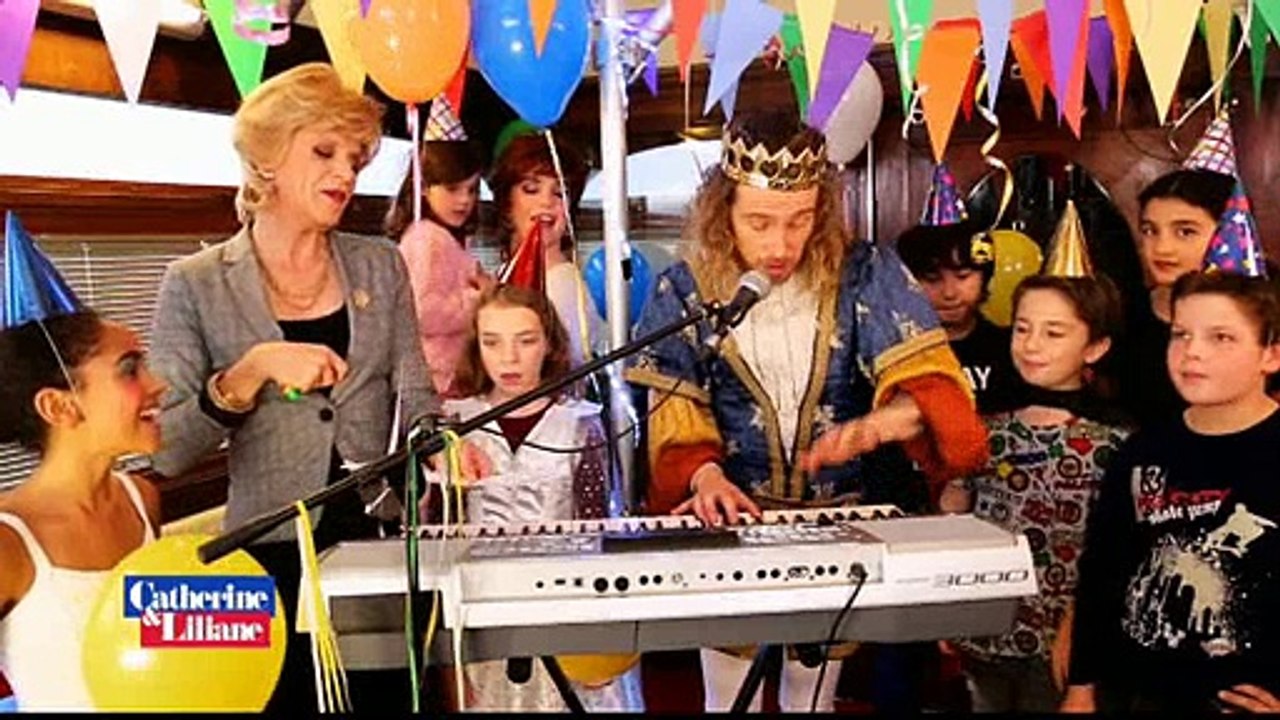 Catherine et Liliane chantent "Libérée, délivrée" avec... Julien Doré ! Regardez