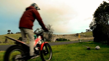 Remplir la poubelle... en motocross ? Facile pour ce rider !