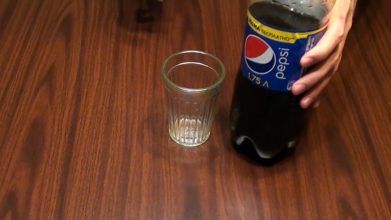 Comment éviter les bulles dans le Coca ? Verser du Whisky ! Merci les russes