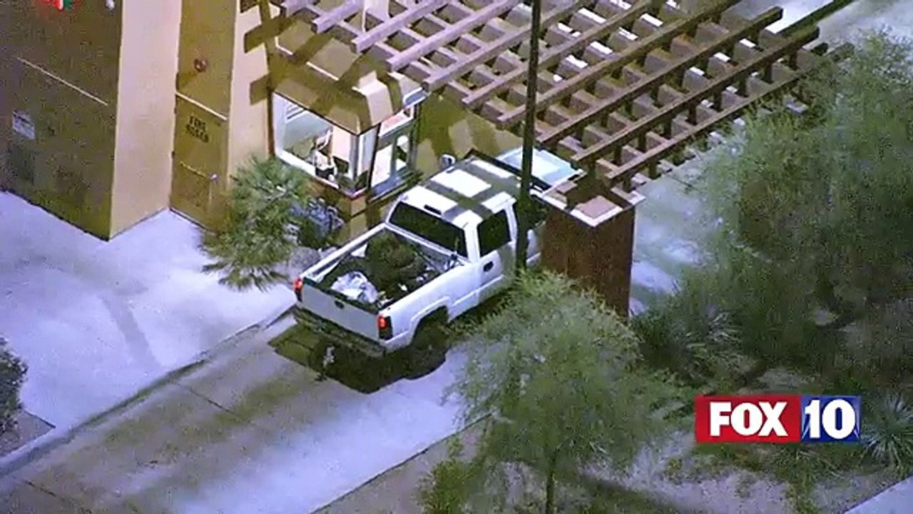 Poursuivi par la police il s'arrête au drive d'un fast food !