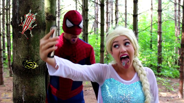 ★ SPIDERMAN VS HULK GROSS TONGUE ★ Frozen Elsa Joker Pink Spidergirl Superheroes in Real L