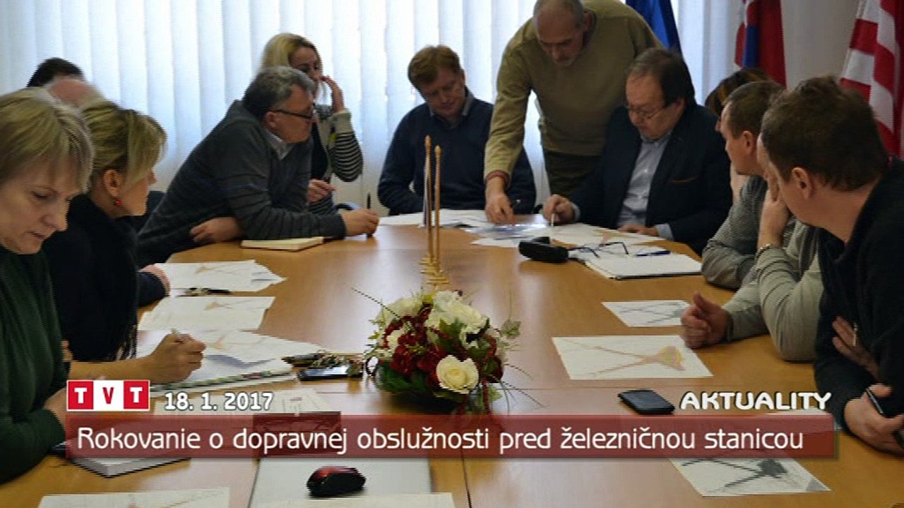 Rokovanie o dopravnej obslužnosti pred železničnou stanicou