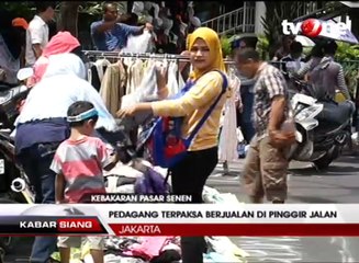 Korban Kebakaran Pasar Senen Berjualan di Bahu Jalan