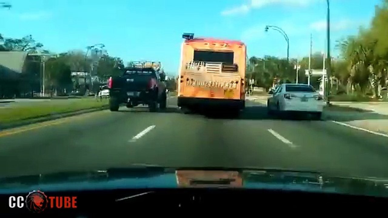 Road rage karma 2016 on dash camera    Street fight & car road rage #8