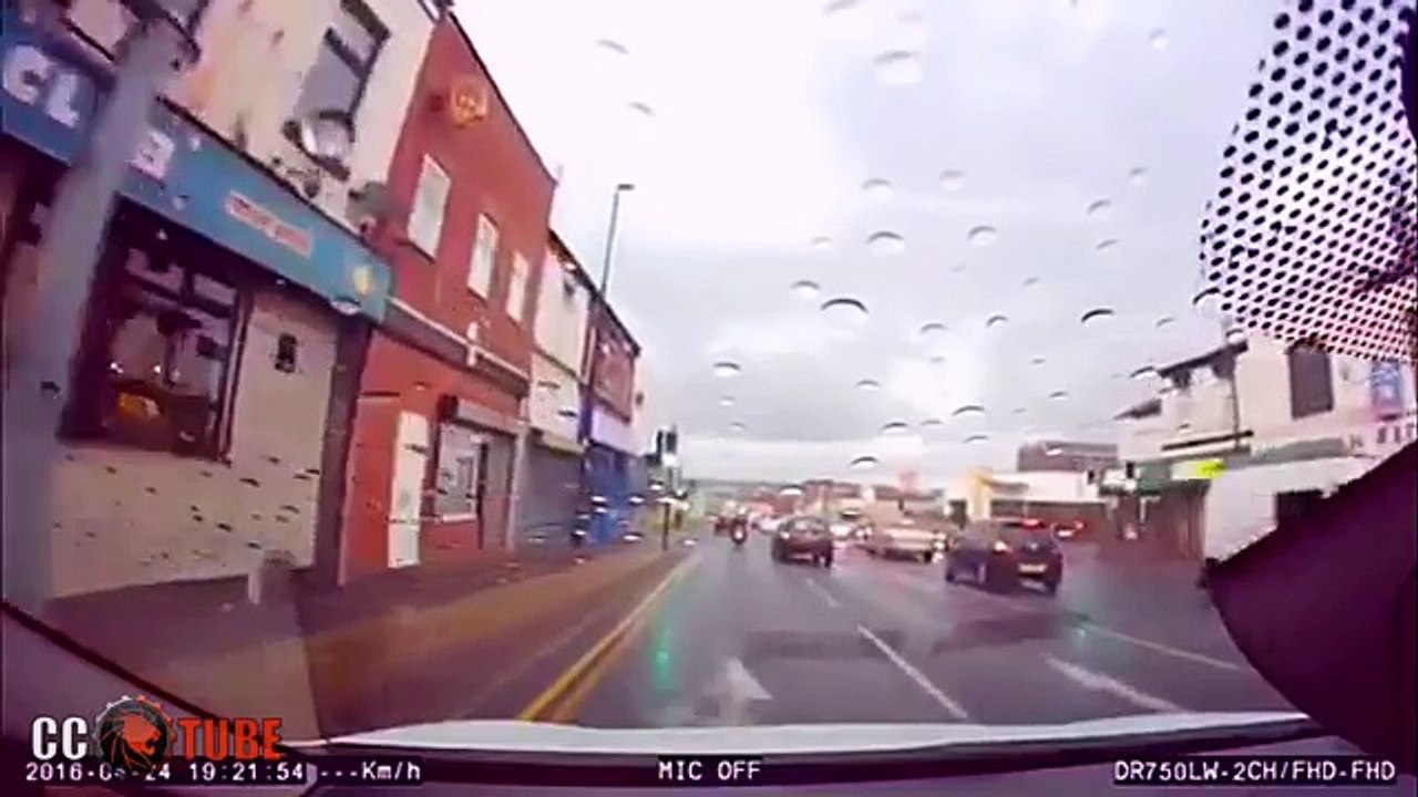 UK ROAD RAGE & CAR CRASHES, UK Bad drivers compilation 2016