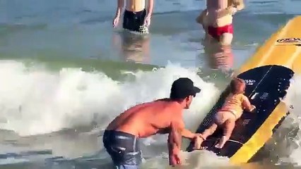Quand une mère laisse son mari emmener le bébé seul à la plage