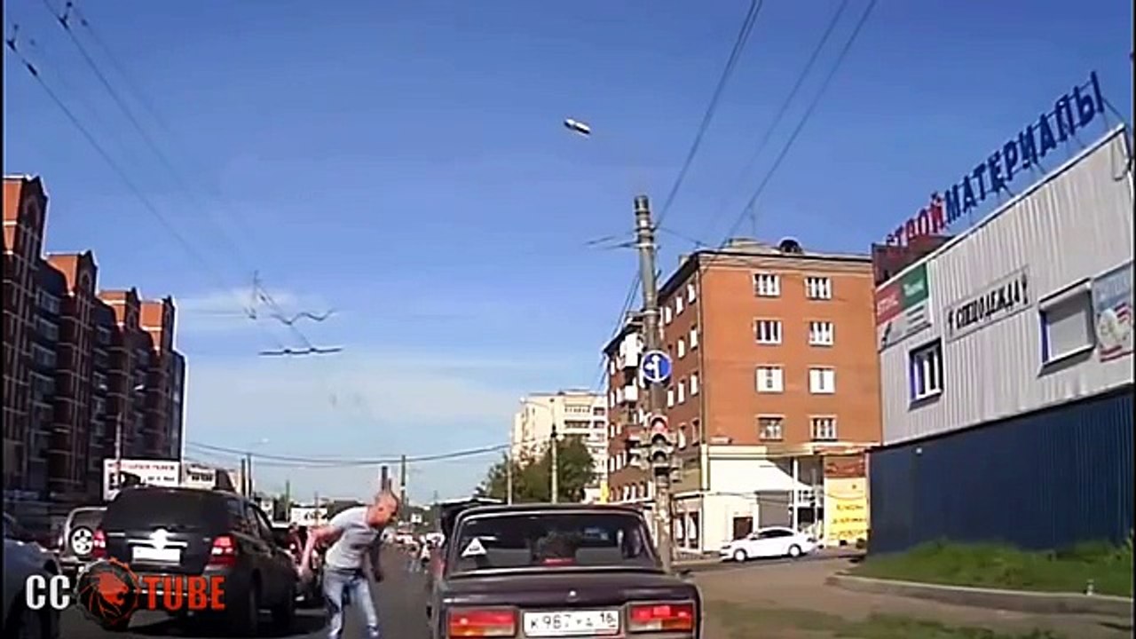 CRAZY ROAD RAGE FIGHT #4 (with baseball bat)   ROAD RAGE COMPILATION 2016
