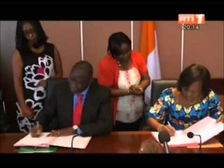 Cérémonie de signature de l`accord de don au profit du programme national pour le changement clima