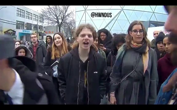 La technique de Shia LaBeouf pour faire fuir un suprémaciste
