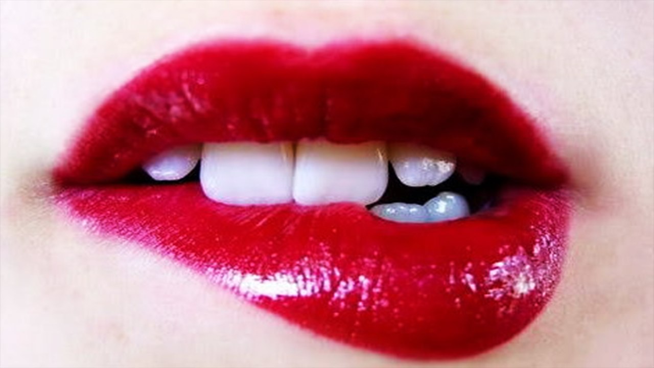 SINAIS QUE GAROTAS FAZEM QUANDO GOSTA DE UM HOMEM