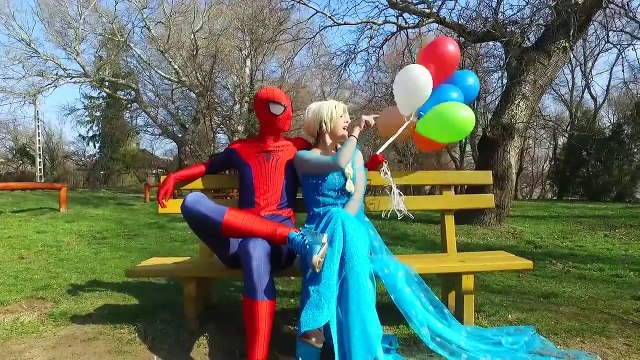 Супер герой | Человек-Паук против замороженные Анна против Spidergirlin реальной жизни
