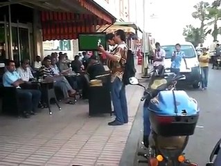 مواهب مغربية ضائعة ......!!!! موسيقى و أداء رائع لأغاني ناس الغيوان