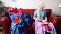 Человек-паук и замороженный Elsa с розовым против Джокера Девушка-паук Fun Супергеройское кино и в реальной жизни: