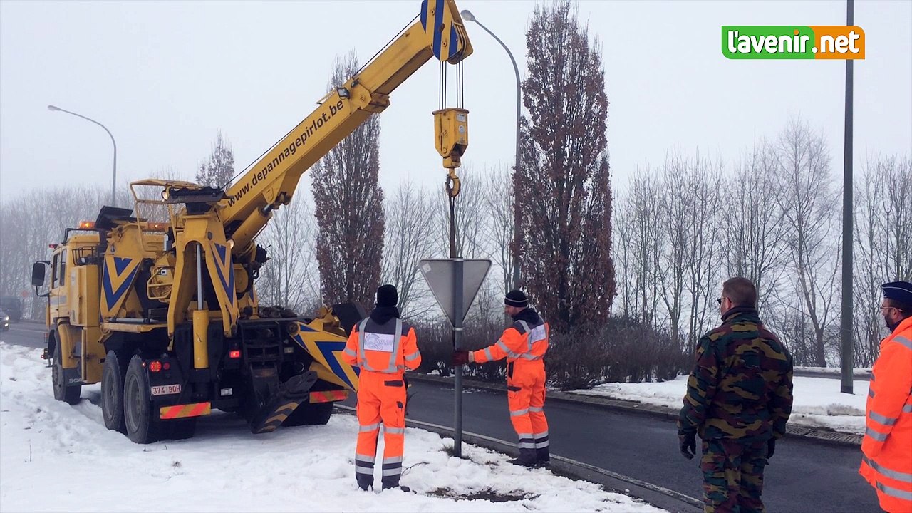 Vodecée - Atterrissage forcé pour l'avion de la Barrière Luc