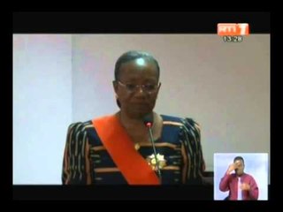 Les 8 membres de la première intervention chirurgicale décorés par la grande chancelière