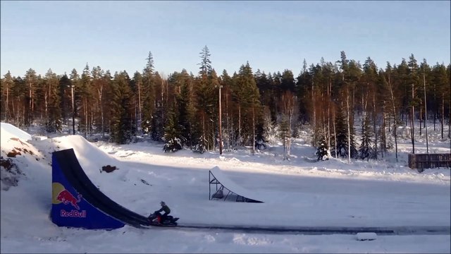 Adrénaline - Tous sports : Daniel Bodin replaque le premier double backflip de l'histoire en snowmobile