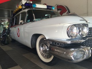 VIDEO : l'arrivée de la voiture de SOS Fantômes aux Cinés Palace...