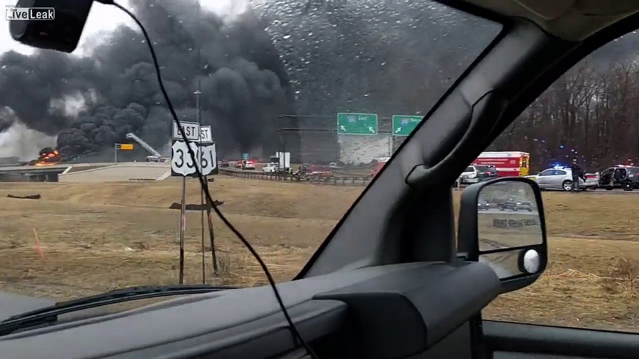 Gigantesque incendie provoqué par l'accident de camion