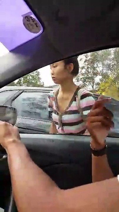 Agrede a mujer por usar niqab y la acusa de "terrorista"