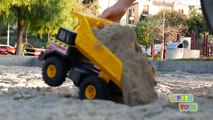 Dump Truck Working and Playing in Sand!! Construction Machines and Vehicles For Kids