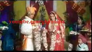 new funny marriage video 2017 Indian Pakistani bride funny entry groom pants fall viral whatsapp
