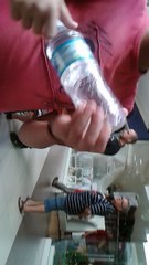 desafio da garrafa no shoping