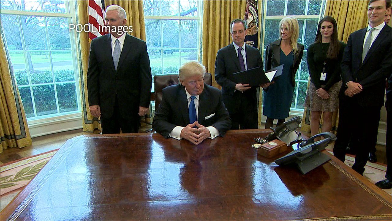 Trump signs orders reviving Keystone, Dakota pipelines