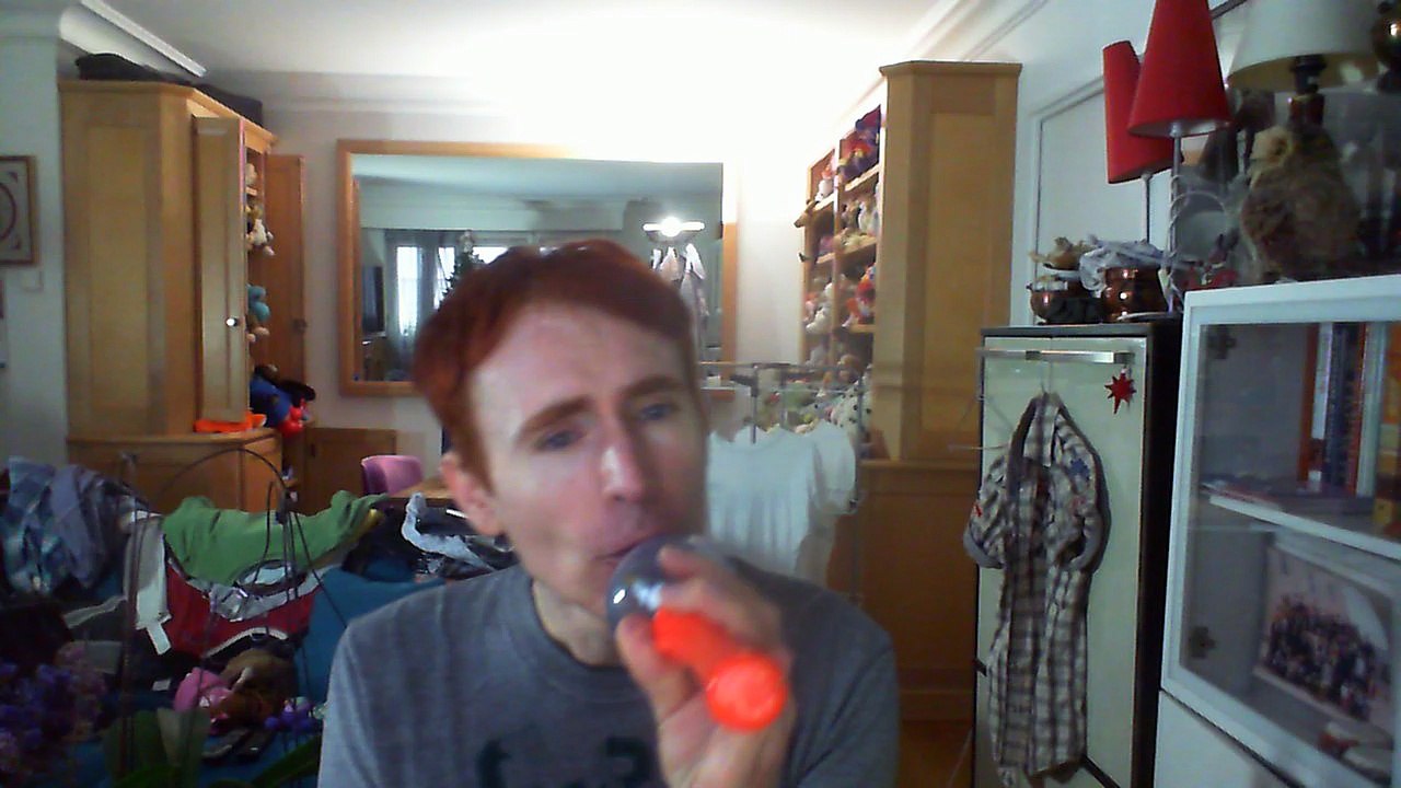 Wiwi égratigne "love hurt bleed" de Gary Numan