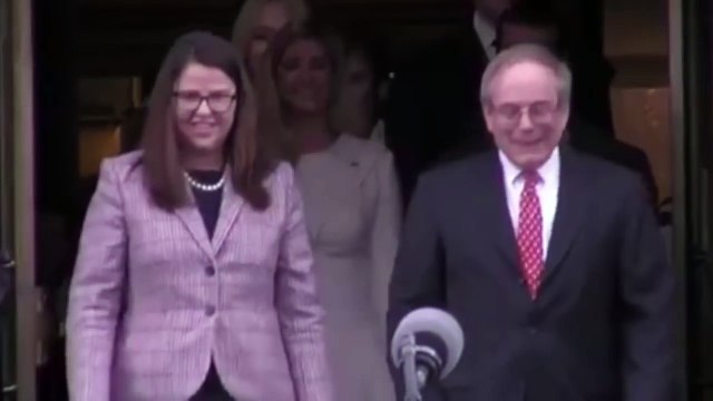 Bill Clinton grillé par Hillary en train de mater Ivanka Trump