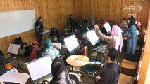 Una orquesta femenina afgana desafia a conservadores