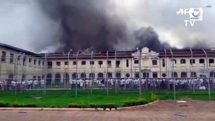 Internos prenden fuego y huyen de centro de detención en Brasil