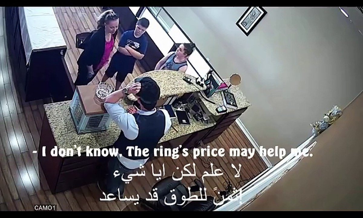What This II Arabic Guy Did With An American Lady Inside A Store II Who Came To Sell Her Gold Chains - Will Surprise You