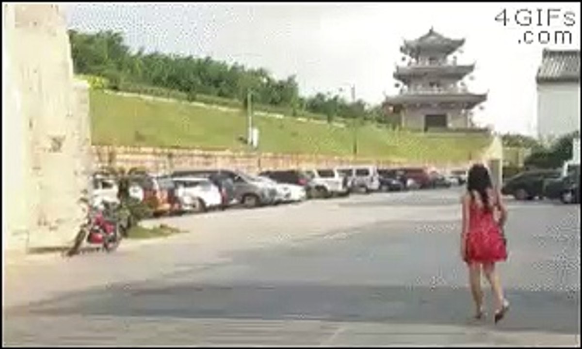 দেখুন মহিলাদেরকে কেন সাহায্য কতে নেই