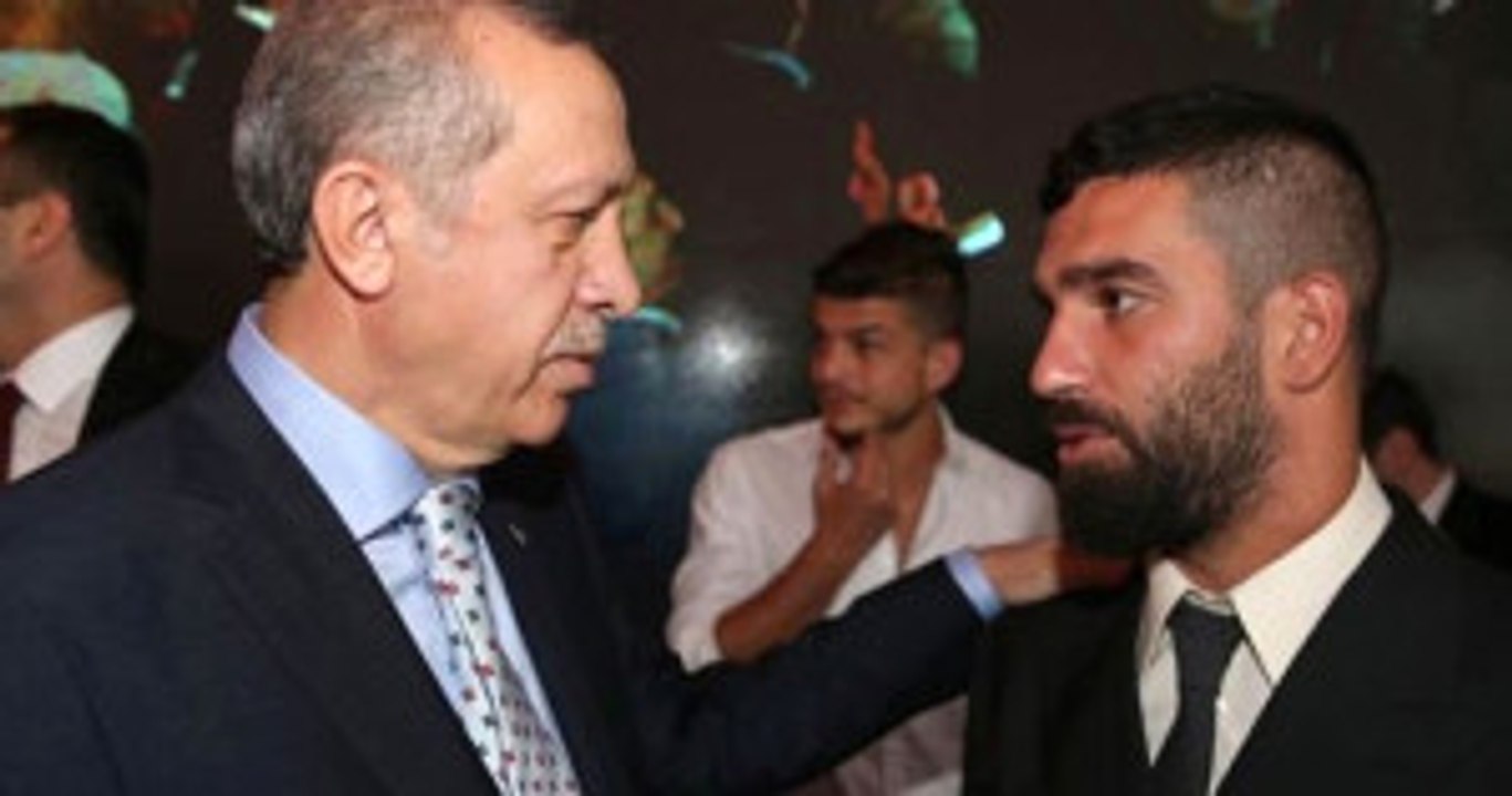 Rıdvan Dilmen, Arda Turan ve Burak Yılmaz, Referandum İçin "Evet" Kampanyasına Katıldı