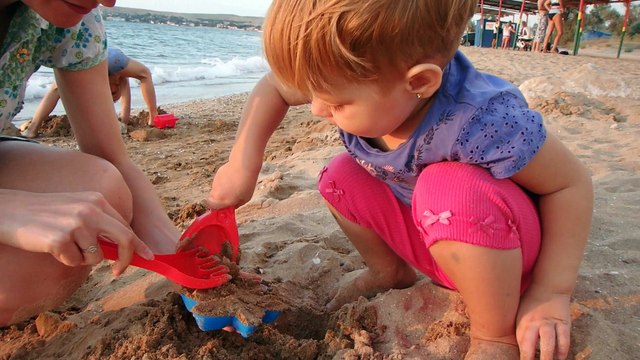 МОЯ ЛЮБИМАЯ СЕСТРИЧКА МАРИЯ Море Игра В Песке ОГРОМНАЯ МЕДУЗА Видео Для Детей | Andrew | Андрей