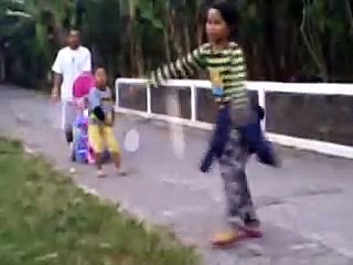 Belajar Badminton 1 Adelio dan Alita