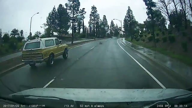 Elle aurait pas du griller le feu rouge elle... Bim gros crash