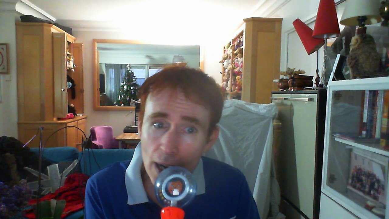 Wiwi égratigne "tu es" de Mathieu Boogaerts