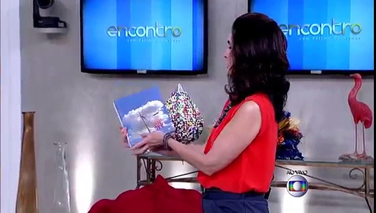 Fátima Bernardes mostra os seios ao vivo no Encontro! Veja..o