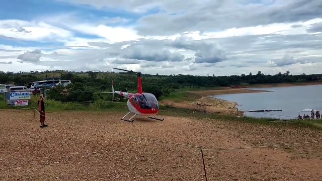 Un hélicoptère se crashe dans un fleuve