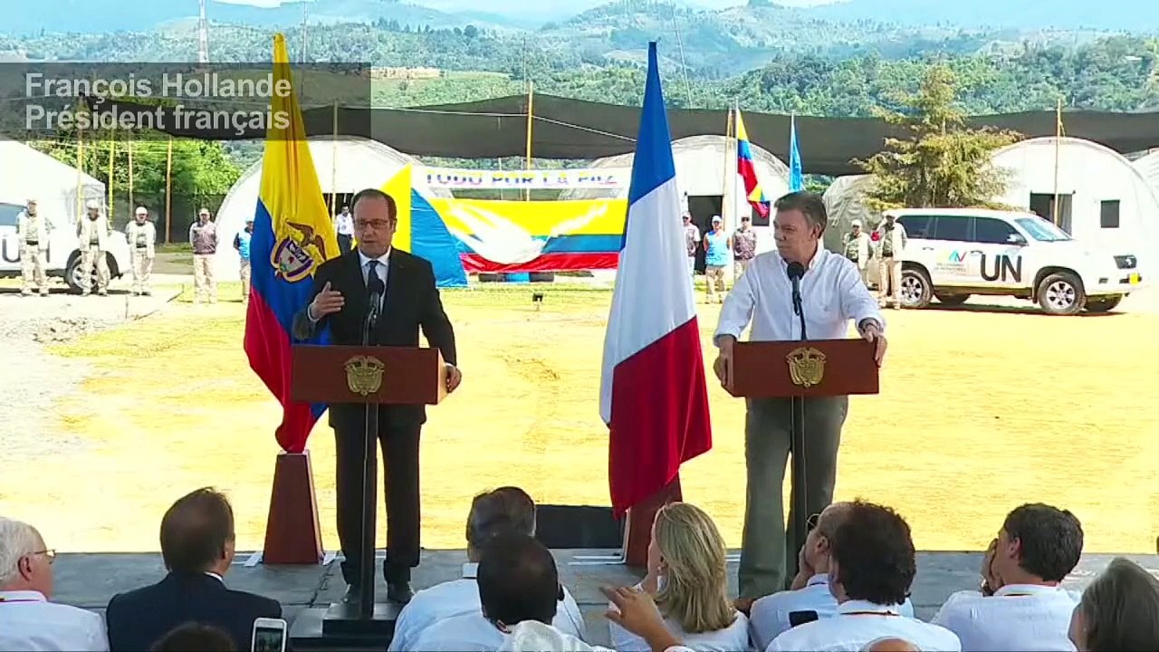 Colombie: Hollande visite un camp de démobilisation