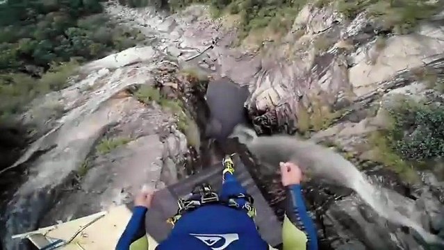 Chute d'une falaise de 59 m filmée comme si on y était