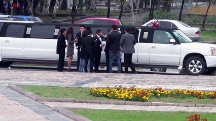 Пьяный на свадьбе избивает прохожего